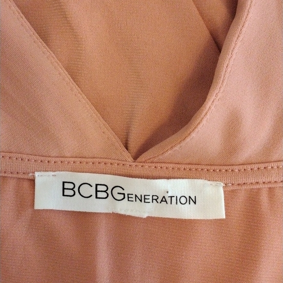 BCBGeneration Summer Top Asymmetrical V-front L Rose Tan color Sz M - Picture 7 of 16